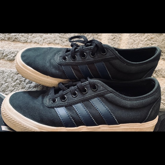 Boy size 6 1/2 adidas sneakers - Picture 2 of 3